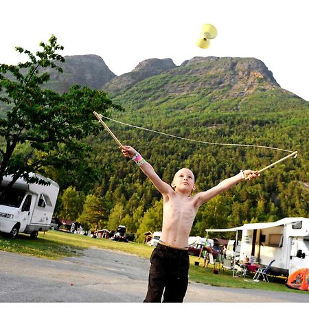 Mikkelparken Ferietun Hotel คินซาร์วิค ภายนอก รูปภาพ