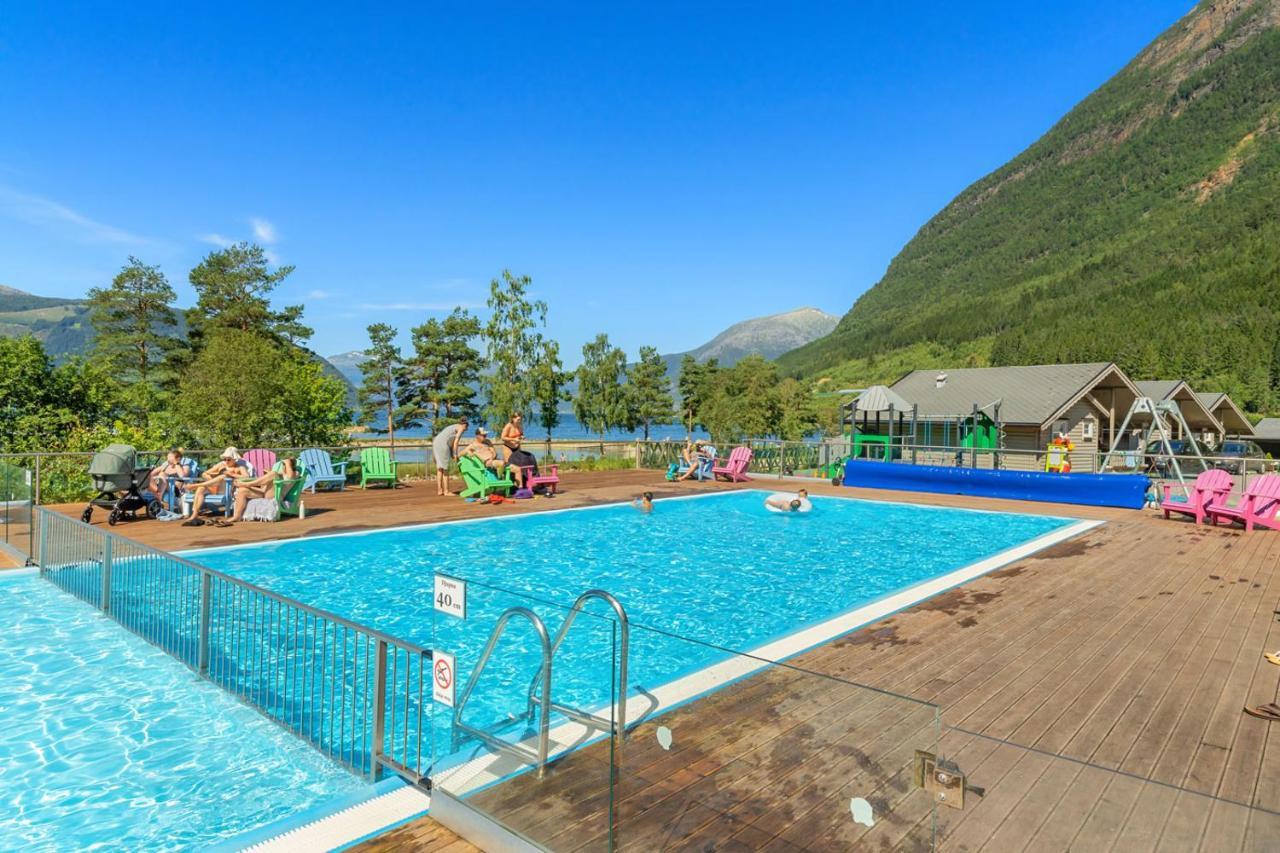Mikkelparken Ferietun Hotel คินซาร์วิค ภายนอก รูปภาพ