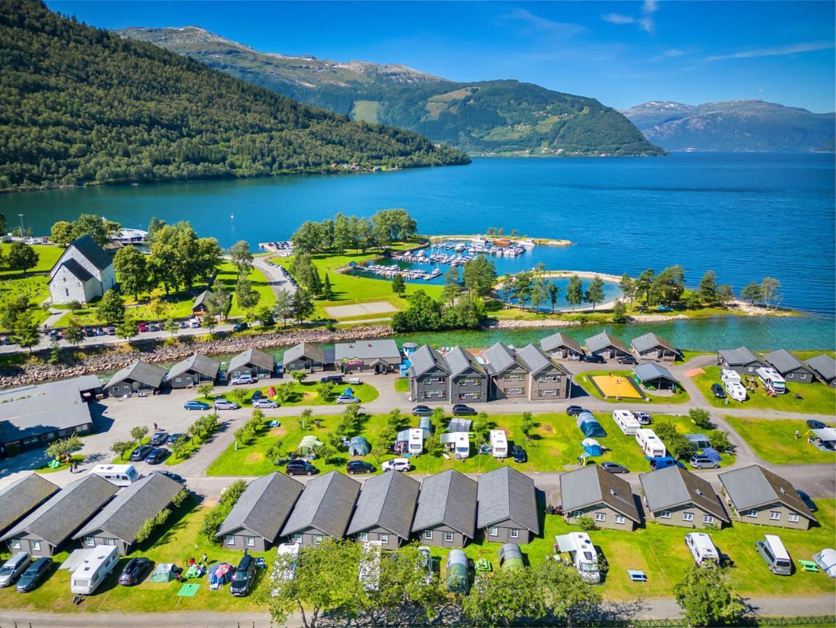 Mikkelparken Ferietun Hotel คินซาร์วิค ภายนอก รูปภาพ