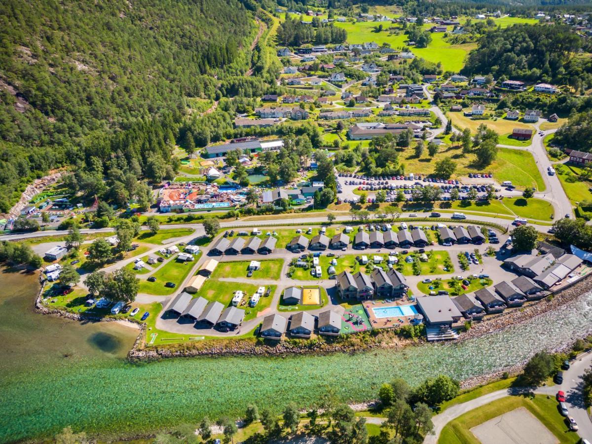 Mikkelparken Ferietun Hotel คินซาร์วิค ภายนอก รูปภาพ