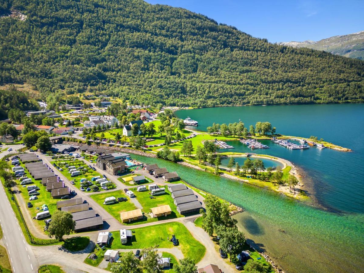 Mikkelparken Ferietun Hotel คินซาร์วิค ภายนอก รูปภาพ